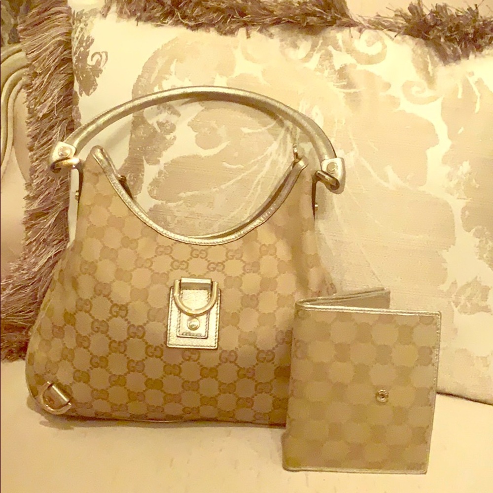 Gucci purse and wallet